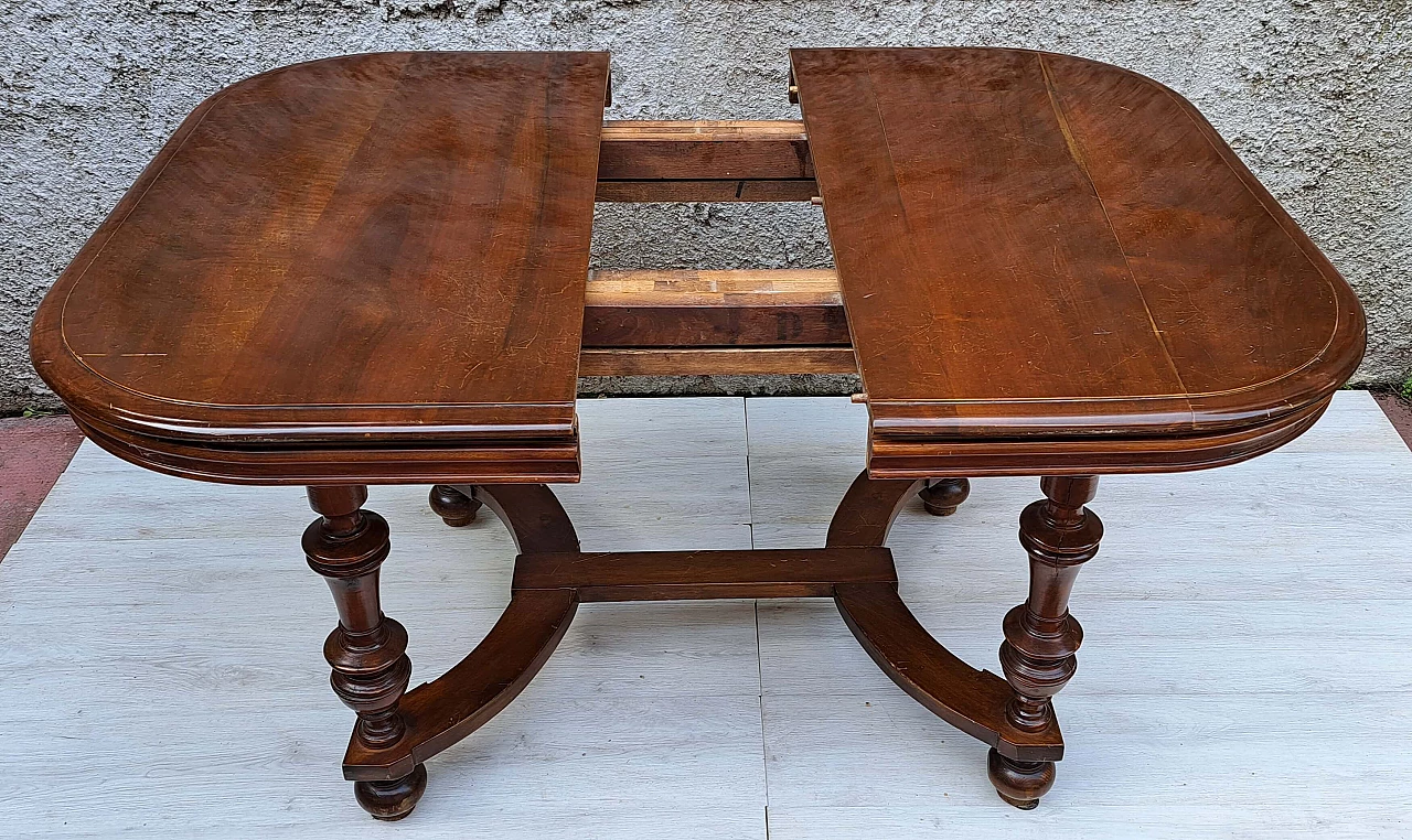 Extendable walnut dining table, early 20th century 6