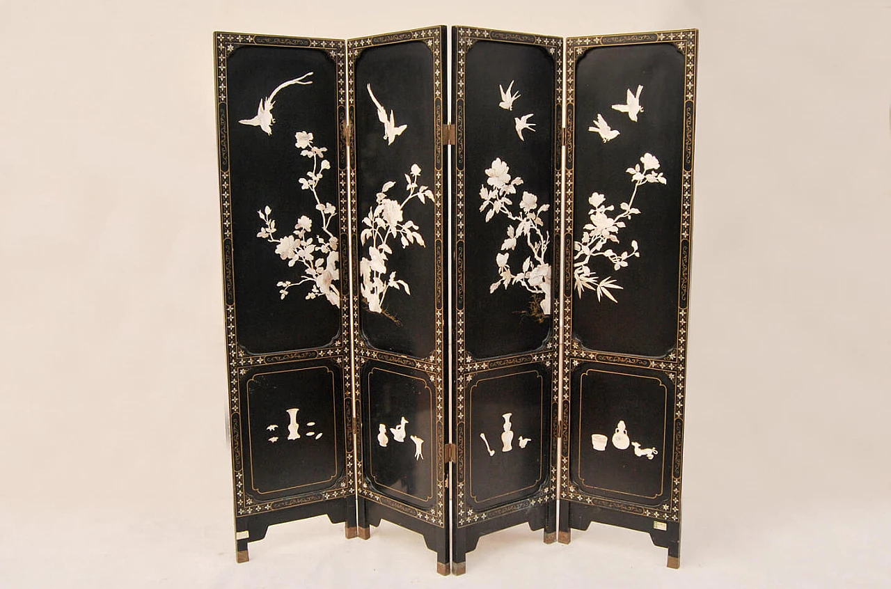 Lacquered wooden screen with painted and mother-of-pearl decorations, 1930s 1