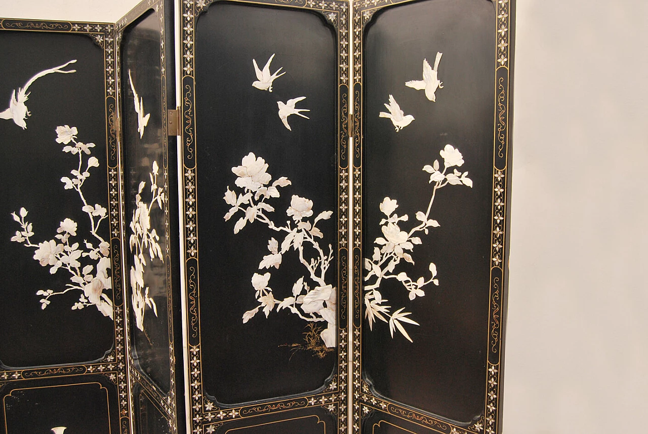 Lacquered wooden screen with painted and mother-of-pearl decorations, 1930s 4