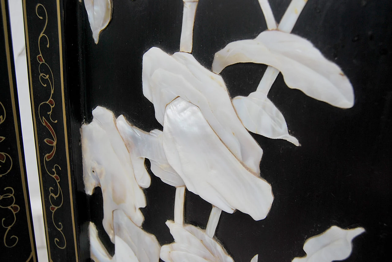 Lacquered wooden screen with painted and mother-of-pearl decorations, 1930s 6