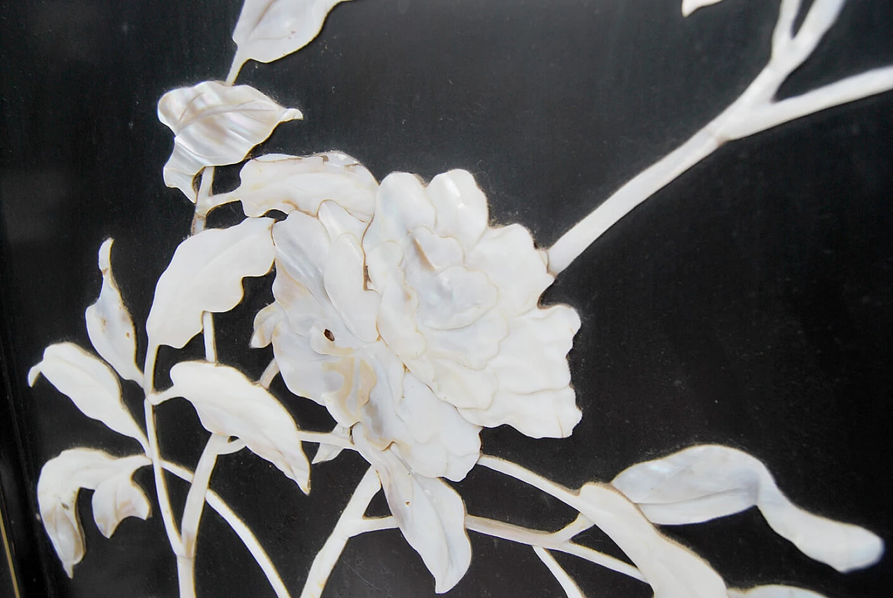 Lacquered wooden screen with painted and mother-of-pearl decorations, 1930s 7