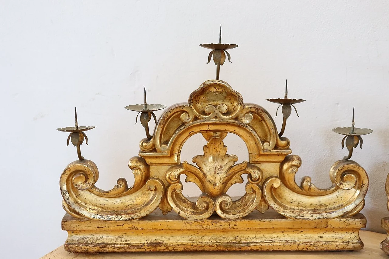 Pair of five-armed candelabra in carved and gilded wood, late 18th century 2