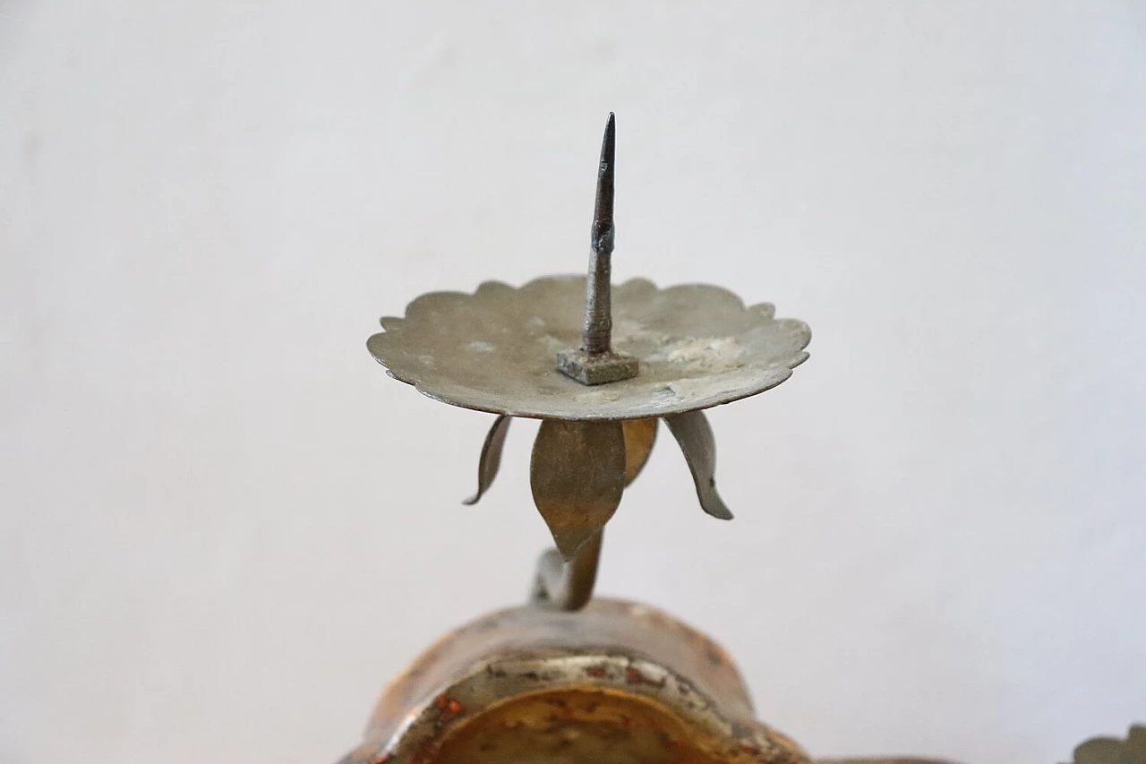 Coppia di candelabri a cinque bracci in legno intagliato e dorato, fine '700 5