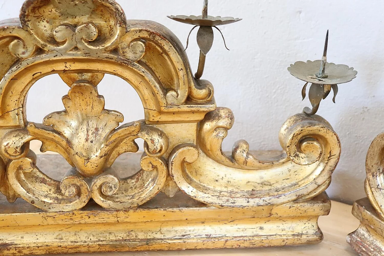 Coppia di candelabri a cinque bracci in legno intagliato e dorato, fine '700 6