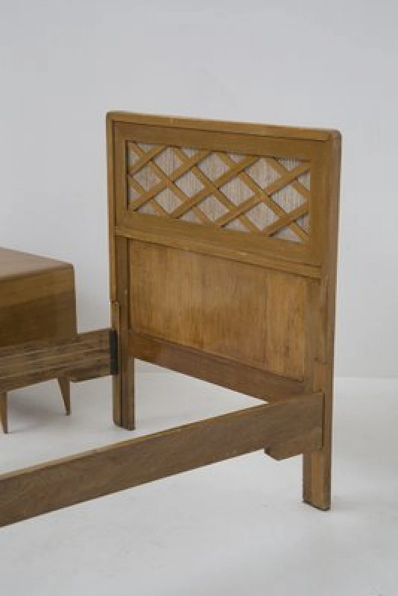 Bed with wooden bedside table by Paolo Buffa, 1950s 20