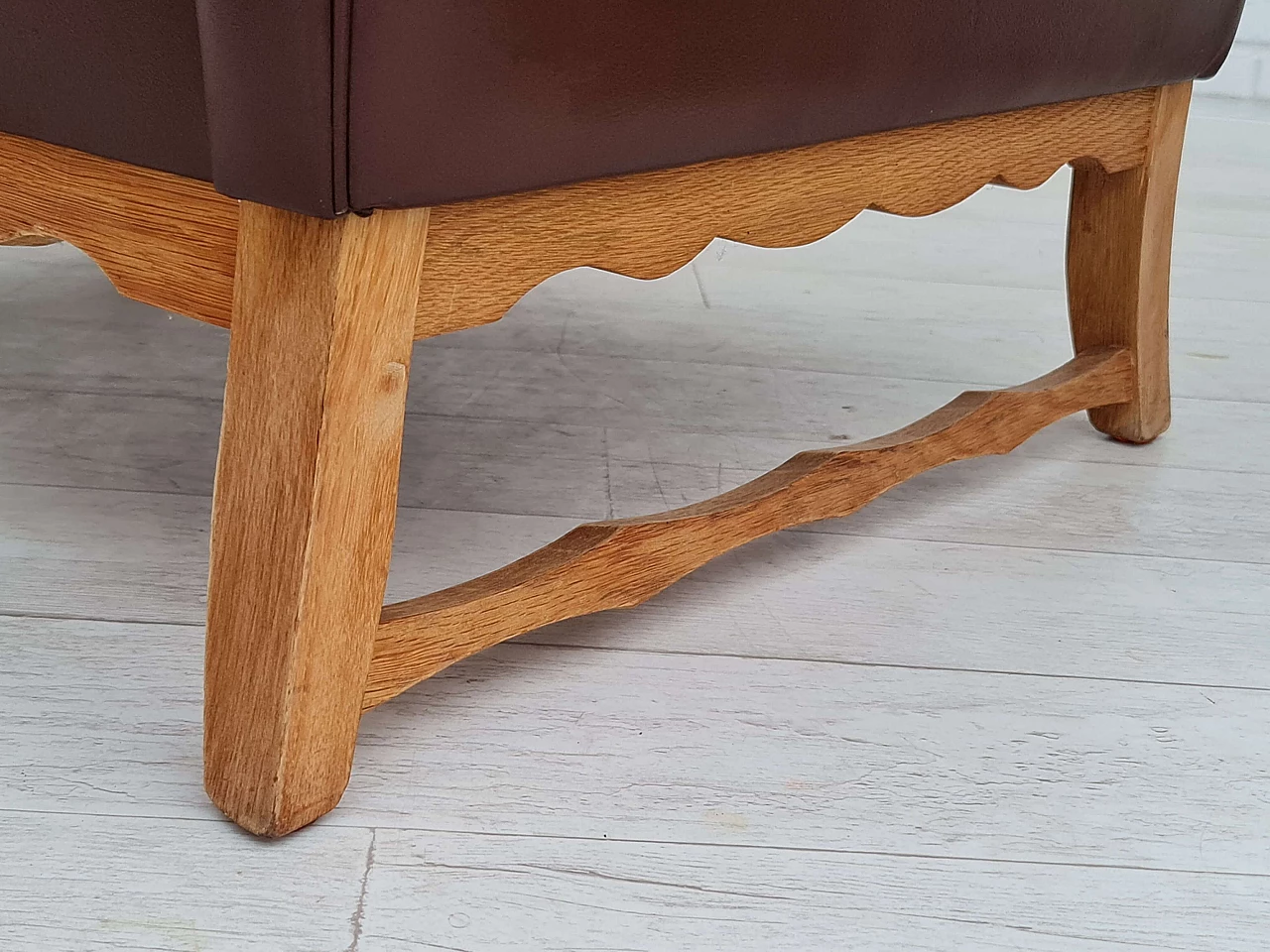 Poltrona danese con schienale alto in pelle e legno di quercia, anni '70 3