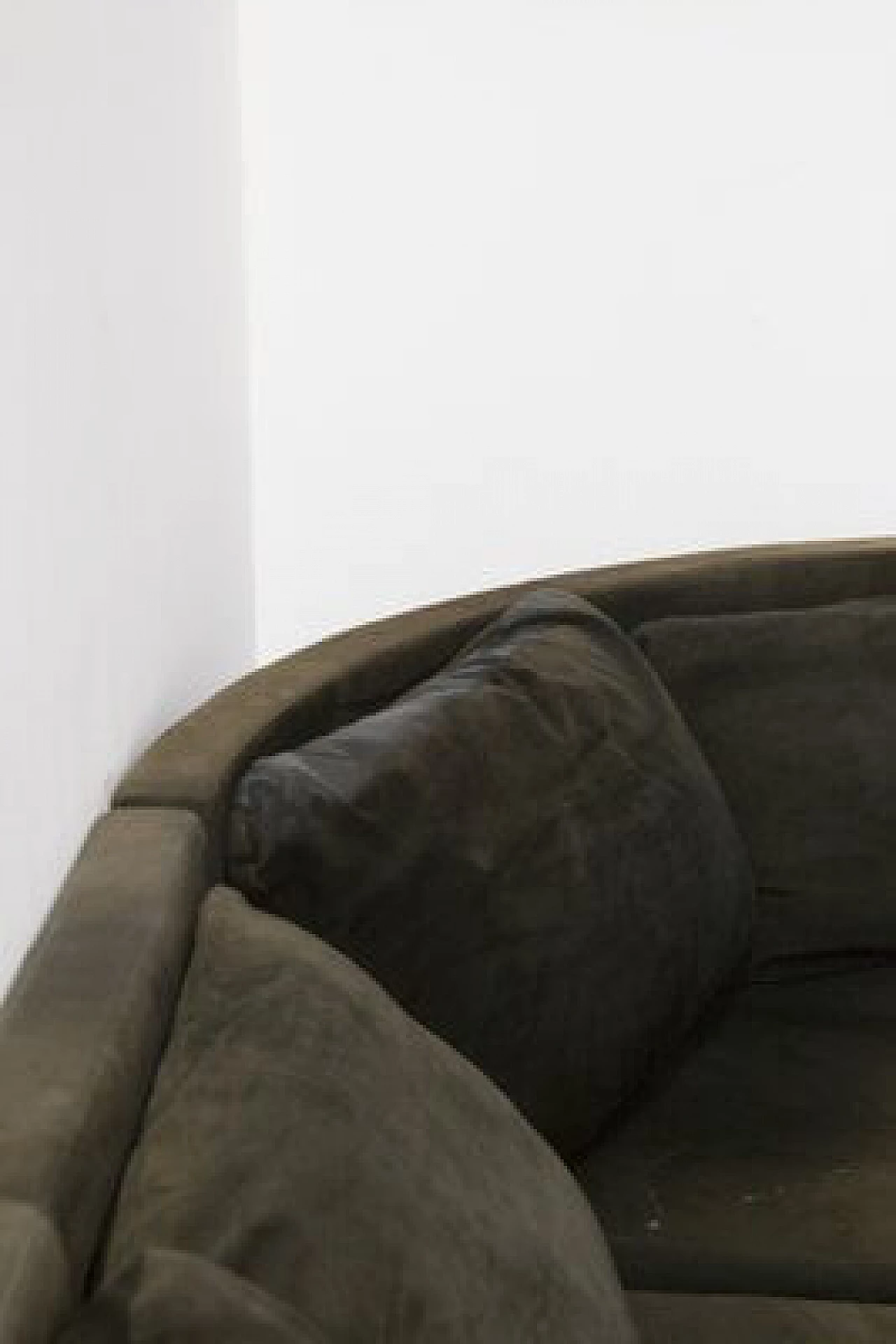 Divano ad angolo in alcantara nero, anni '70 5