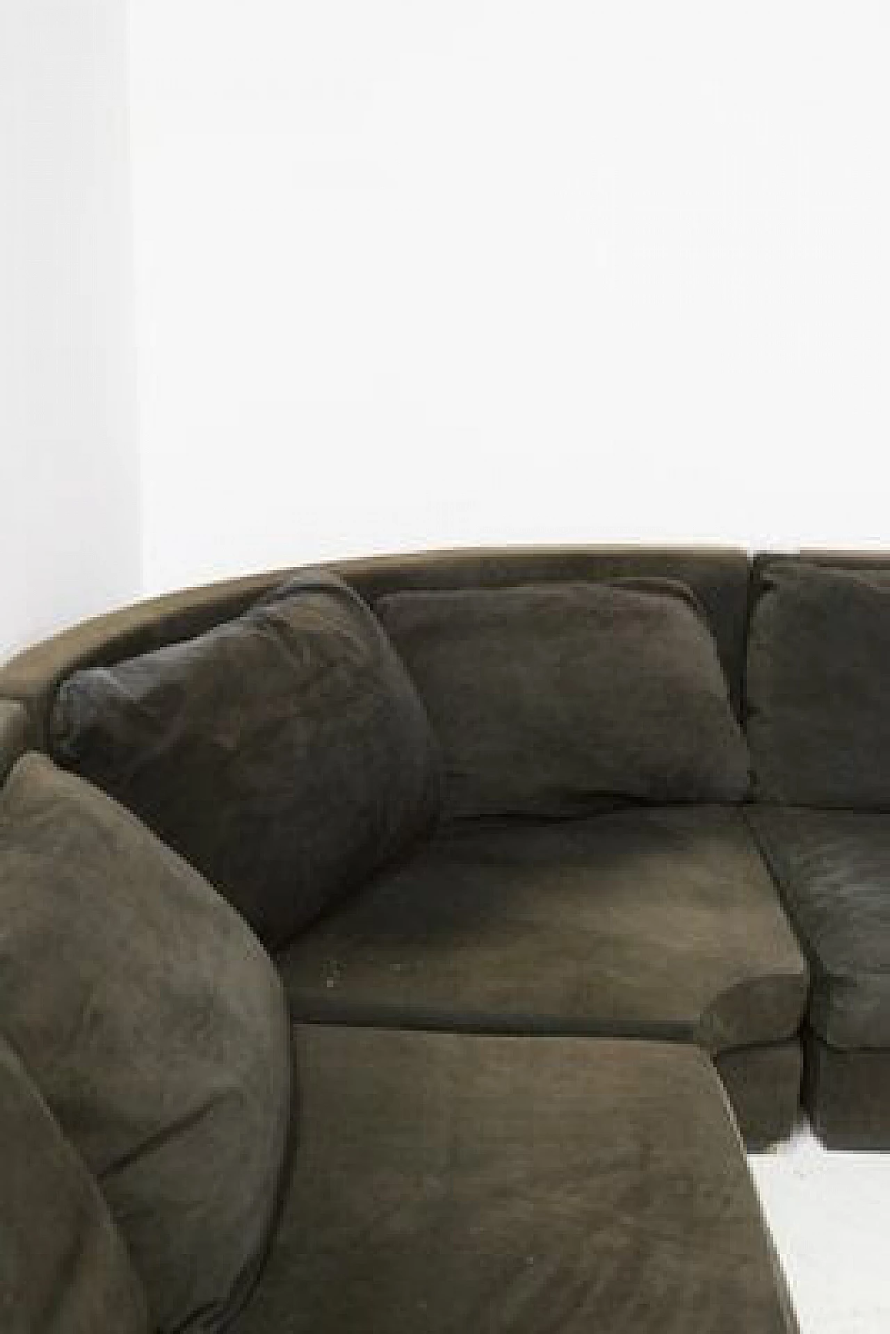 Divano ad angolo in alcantara nero, anni '70 10