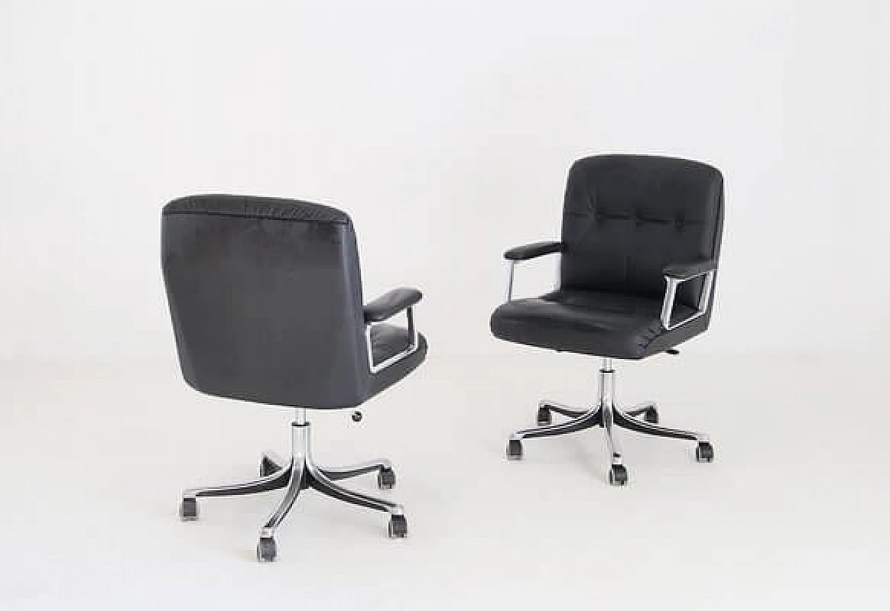 Pair of swivel chairs by Osvaldo Borsani for Tecno, 1970s 3