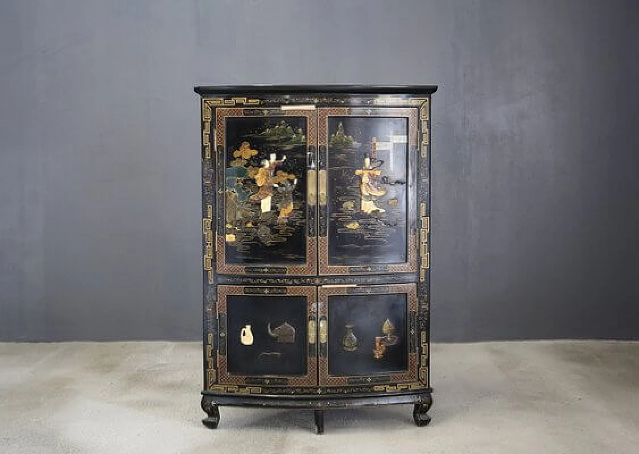 Mobiletto laccato nero con pietre semipreziose e madreperla, anni '40 1