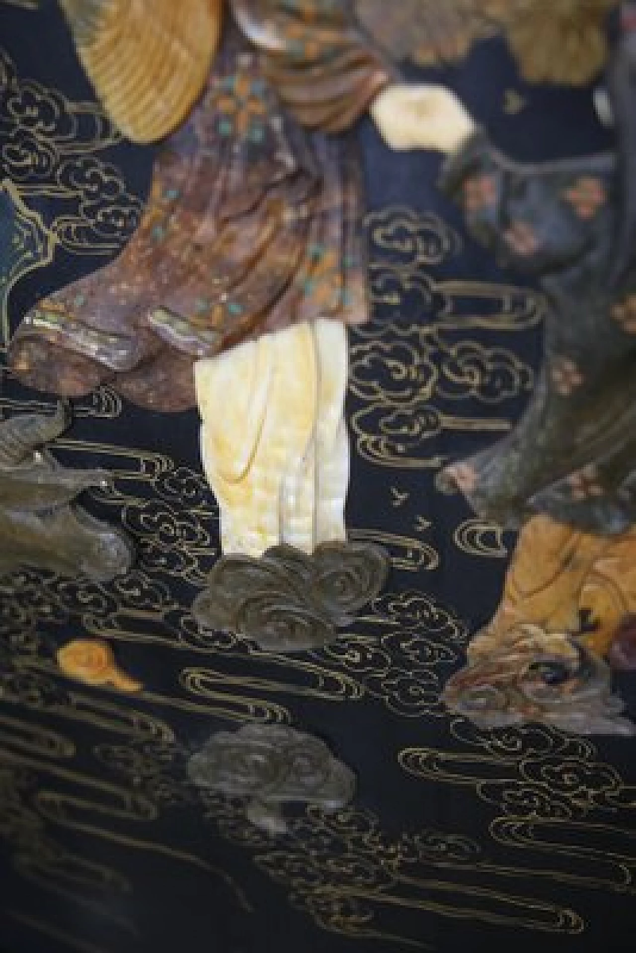 Mobiletto laccato nero con pietre semipreziose e madreperla, anni '40 4