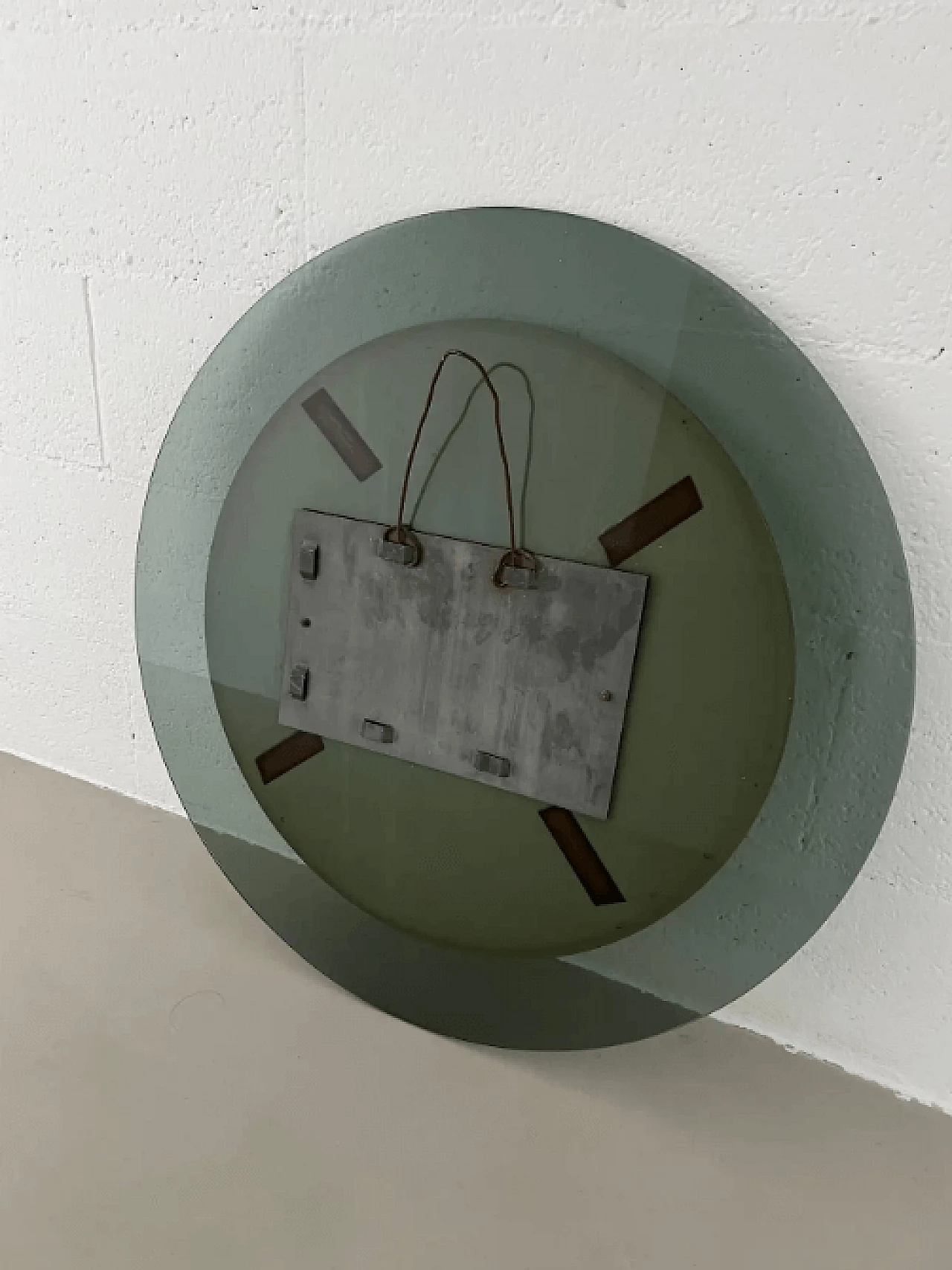 Specchio rotondo con cornice in vetro fumé, anni '80 7