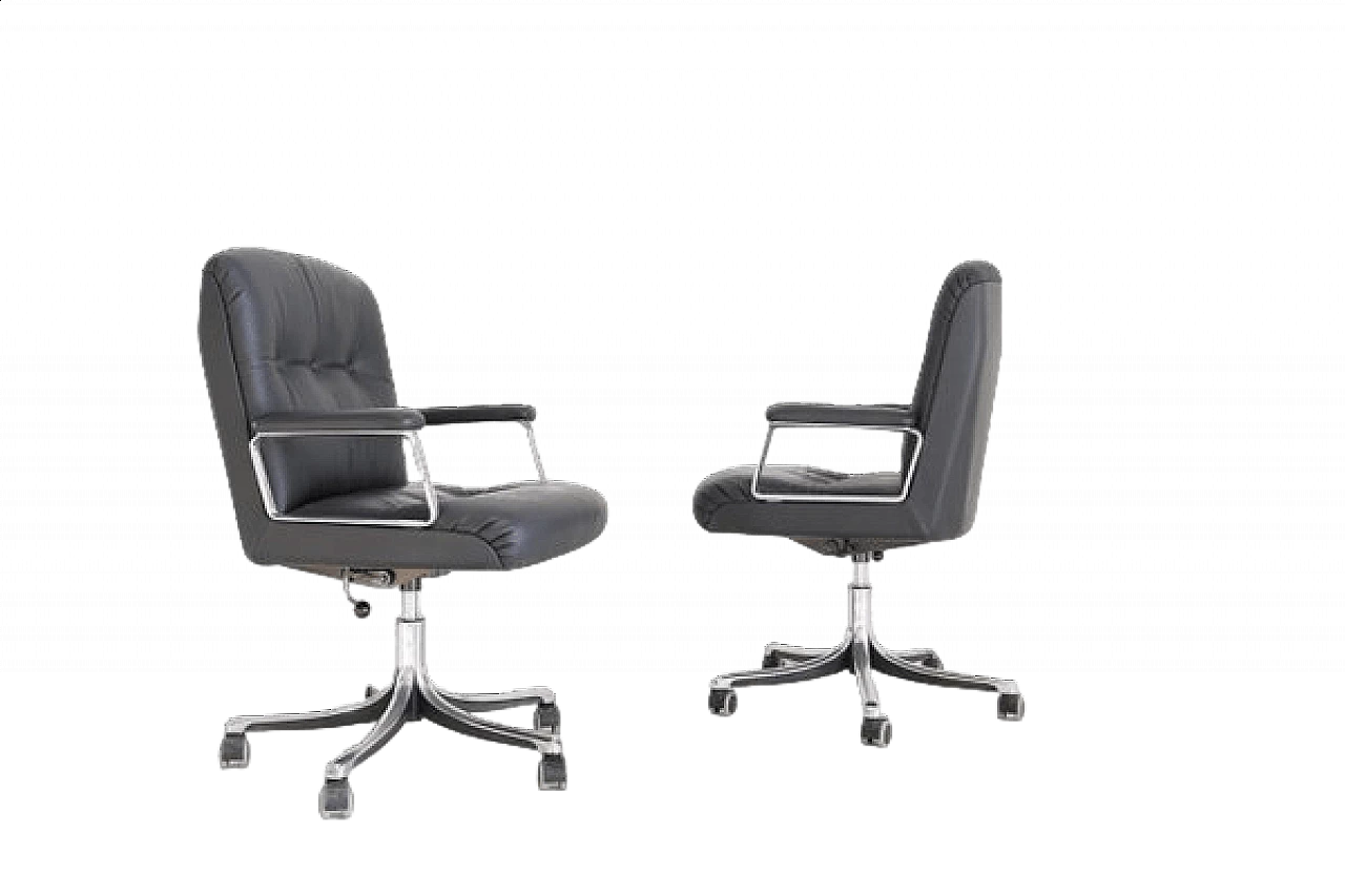 Pair of swivel chairs by Osvaldo Borsani for Tecno, 1970s 4