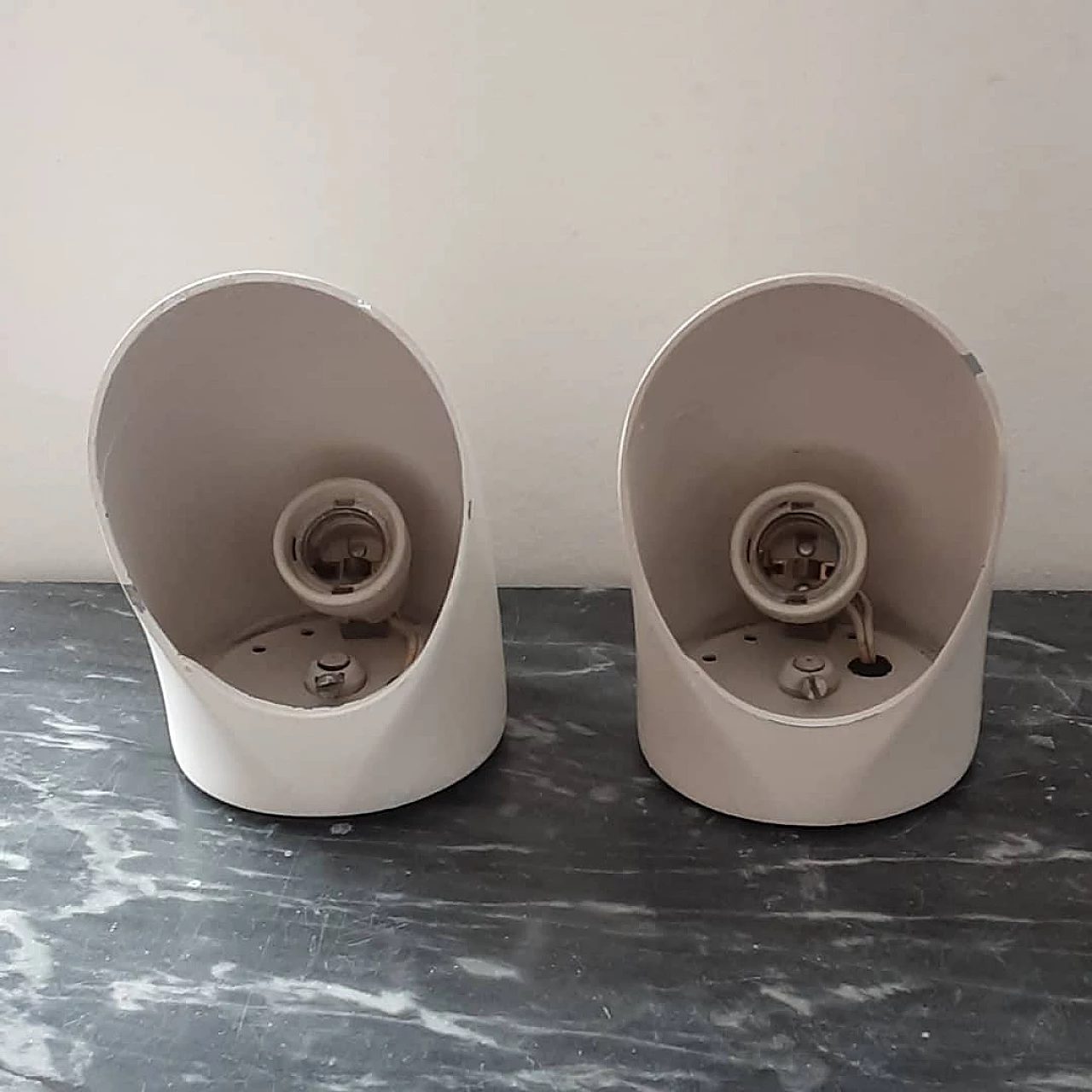 Coppia di lampade Gomito di Elio Martinelli per Martinelli Luce, anni '70 2