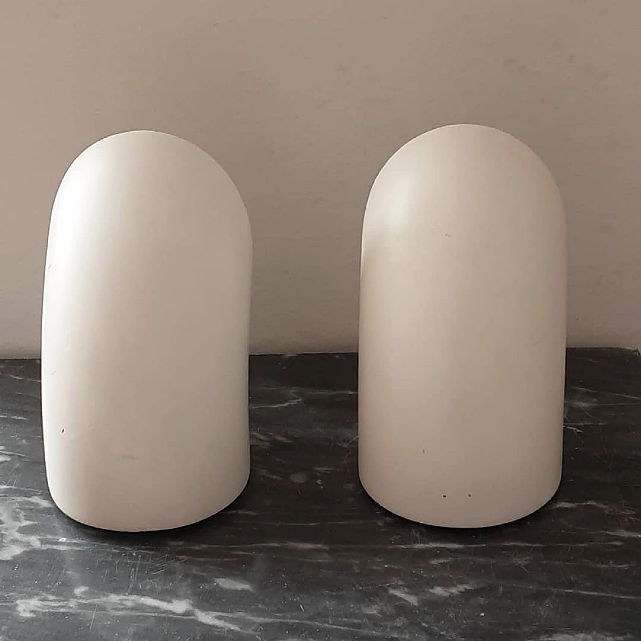 Coppia di lampade Gomito di Elio Martinelli per Martinelli Luce, anni '70 4