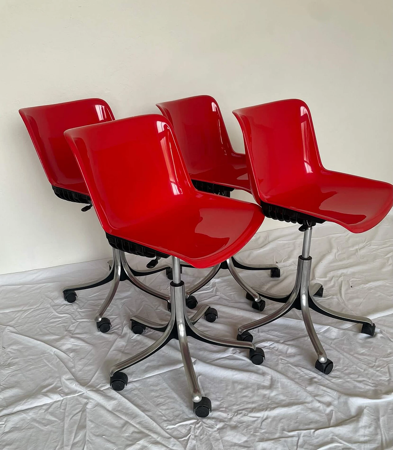 4 Swivel chairs by Osvaldo Borsani for Tecno, 1980s 1