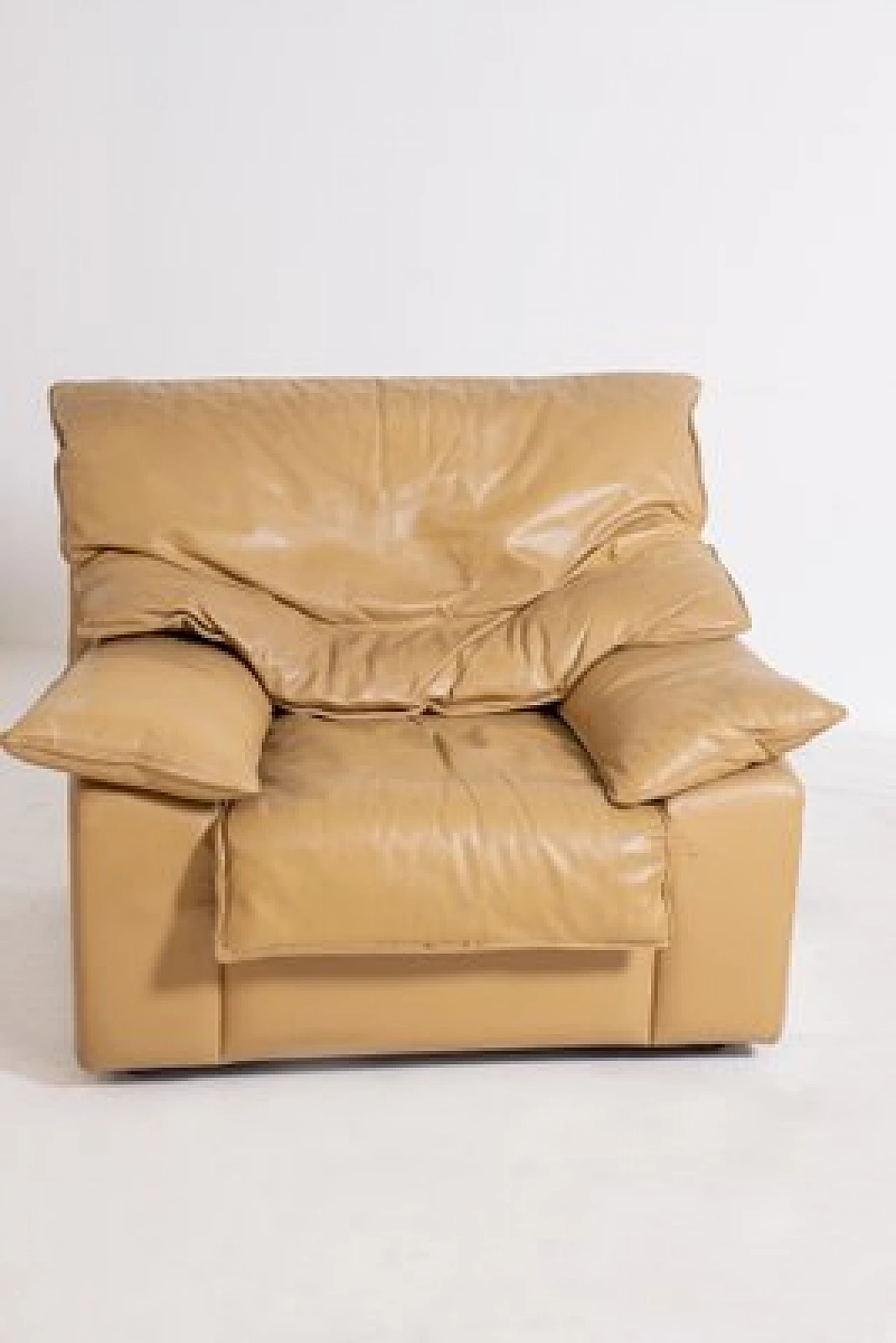 Pair of camel leather armchairs, 1970s 5