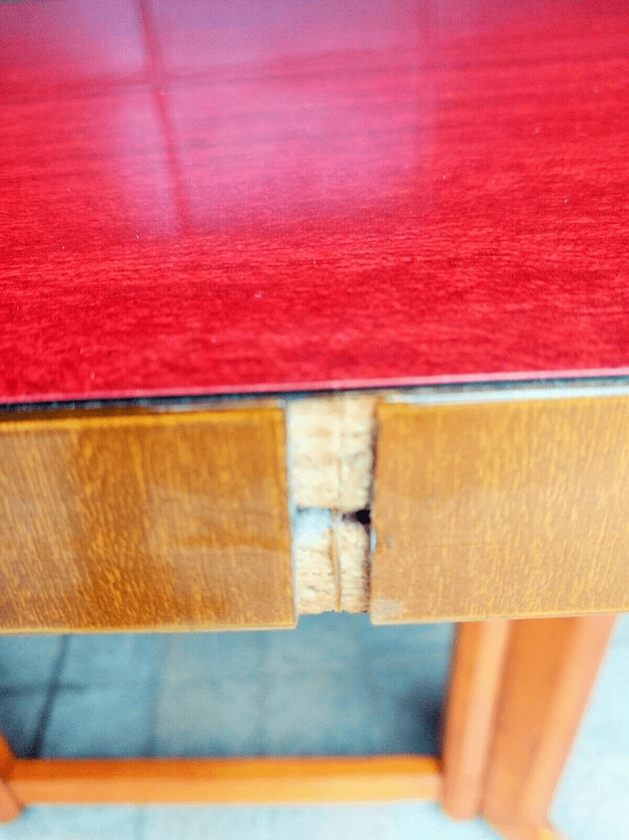 Tavolo in legno con piano rosso di Ico Parisi per Rizzi, anni '50 9