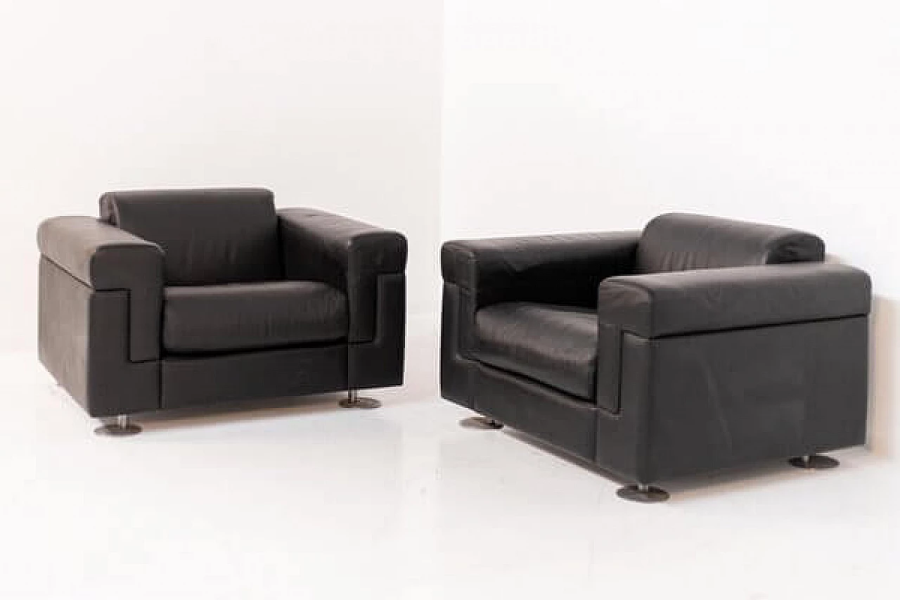 Pair of D120 armchairs in black leather by Osvaldo Borsani for Tecno, 1970s 8