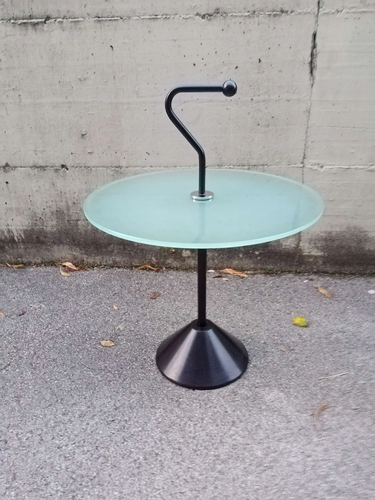 Round metal and glass side table by Carlo Bimbi, 1980s 1