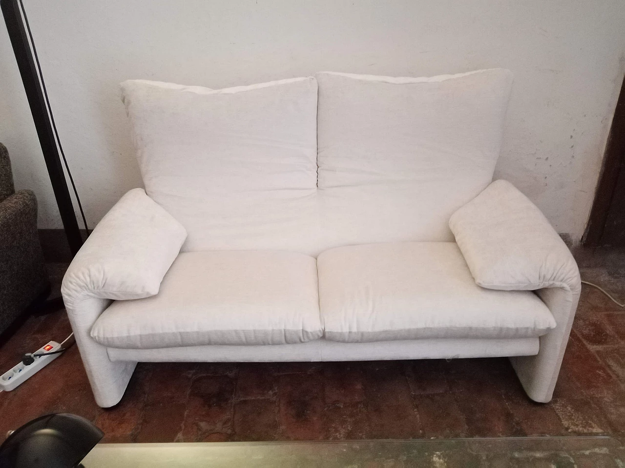 Maralunga two-seater sofa by Vico Magistretti for Cassina, 1980s 4