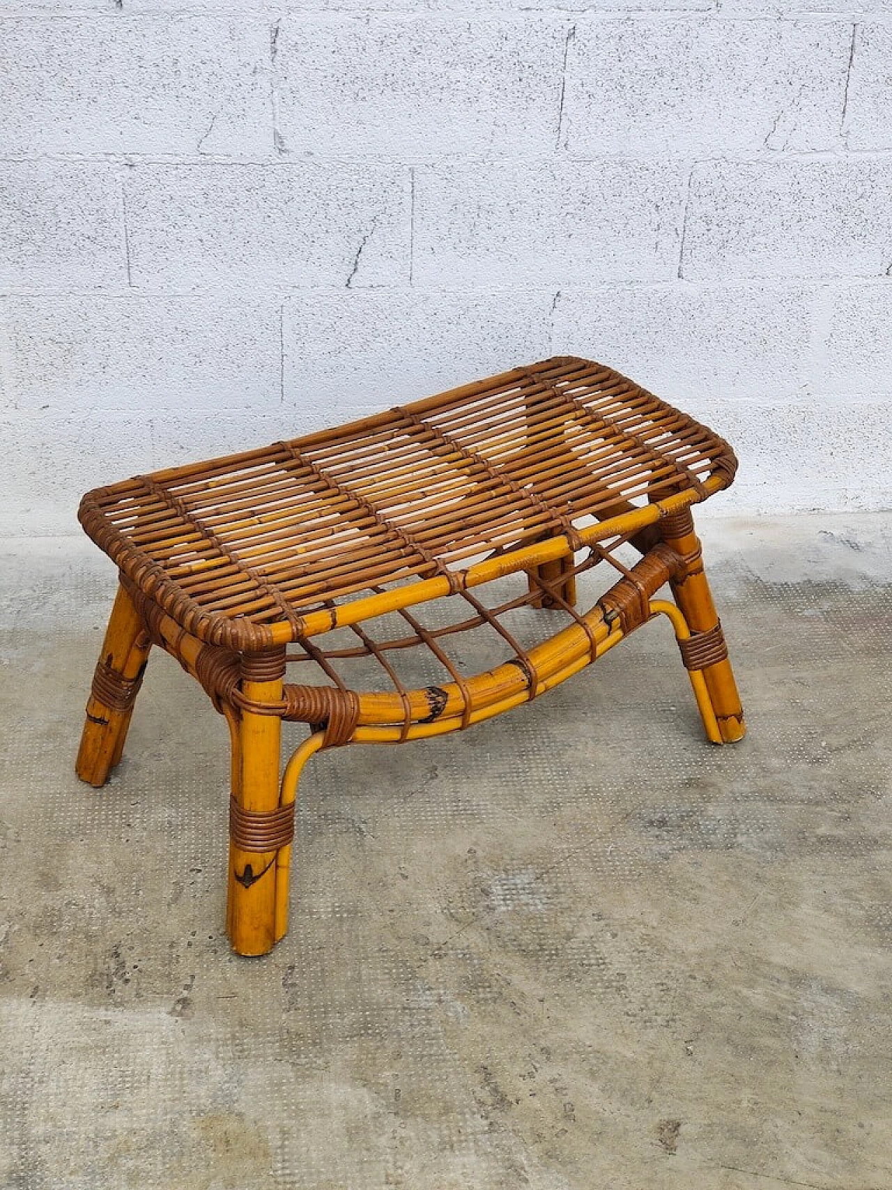 4 Poltrone e un tavolino in bambù di Tito Agnoli per Bonacina, anni '60 14