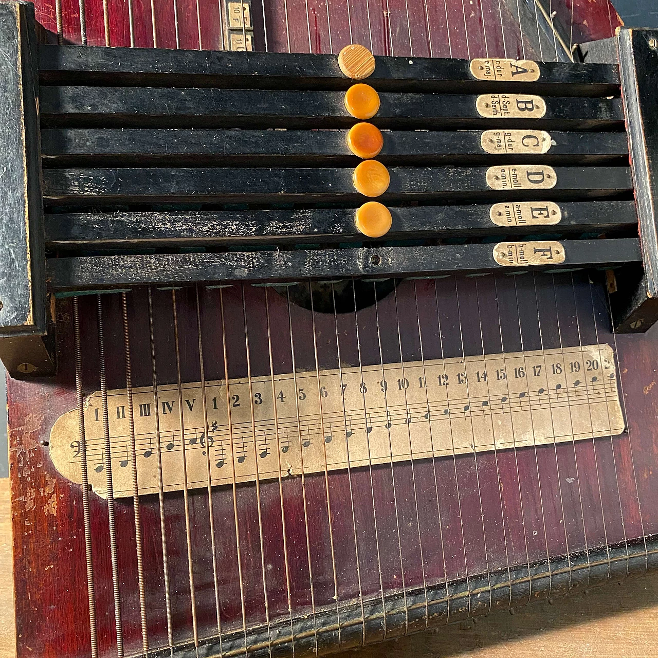 Saxon zither with keyboard by Müller's, early 20th century 2