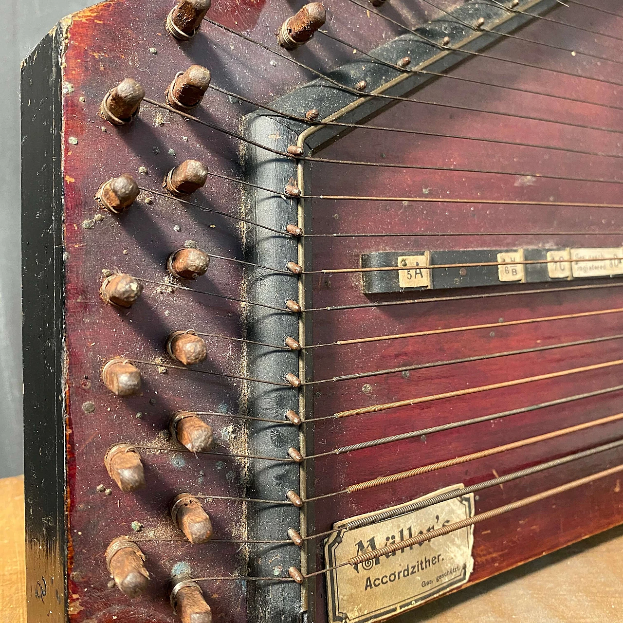 Saxon zither with keyboard by Müller's, early 20th century 6