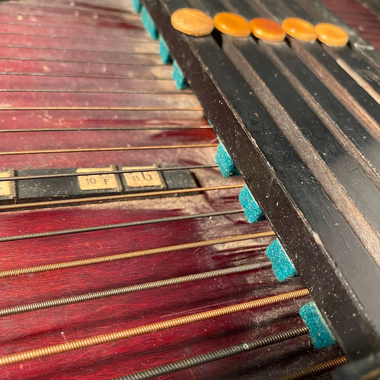 Saxon zither with keyboard by Müller's, early 20th century 8