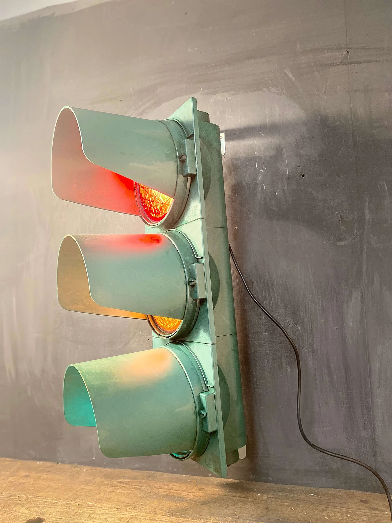 Traffic light usable as a wall lamp, 1990s 5