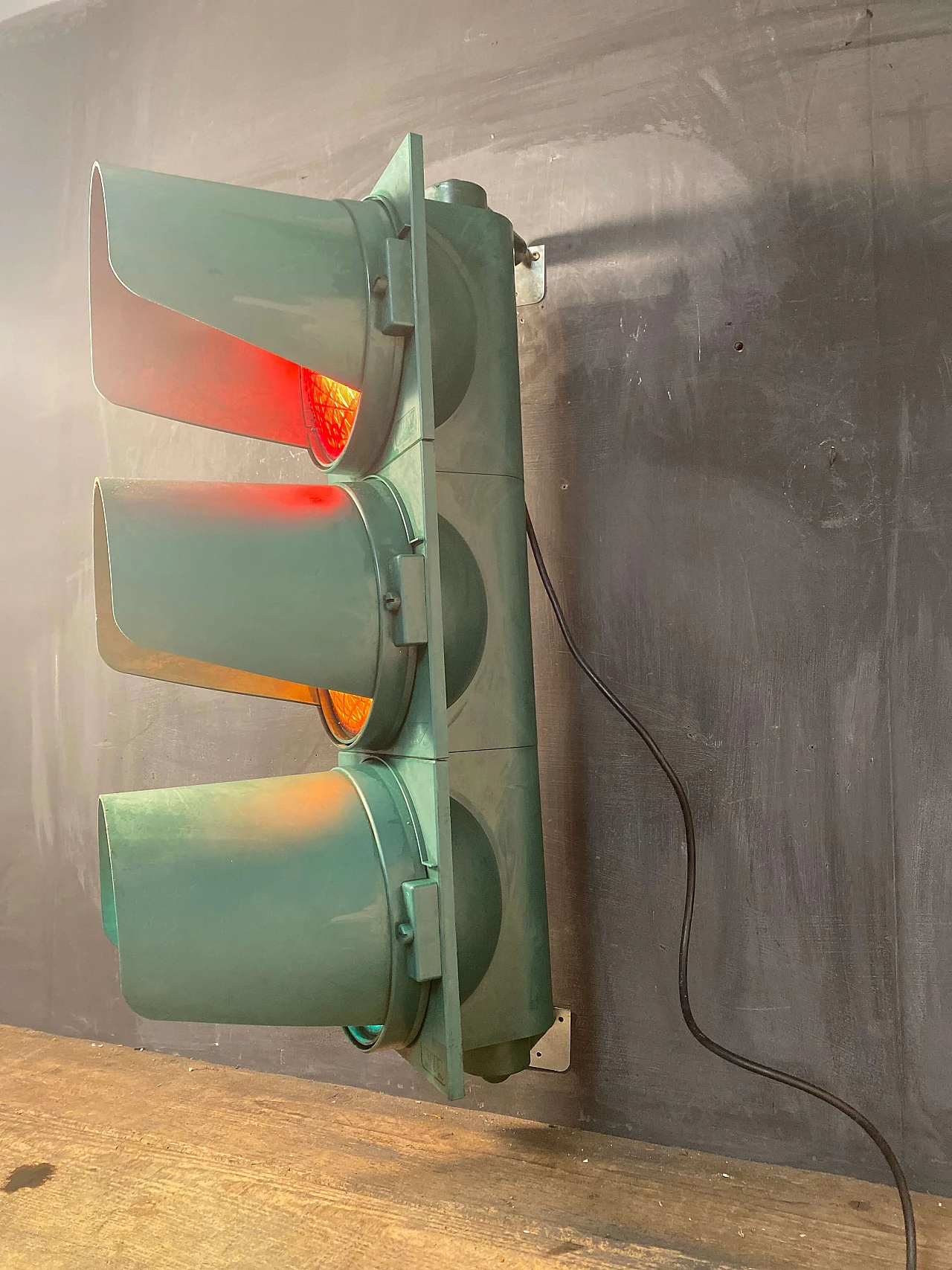 Traffic light usable as a wall lamp, 1990s 6
