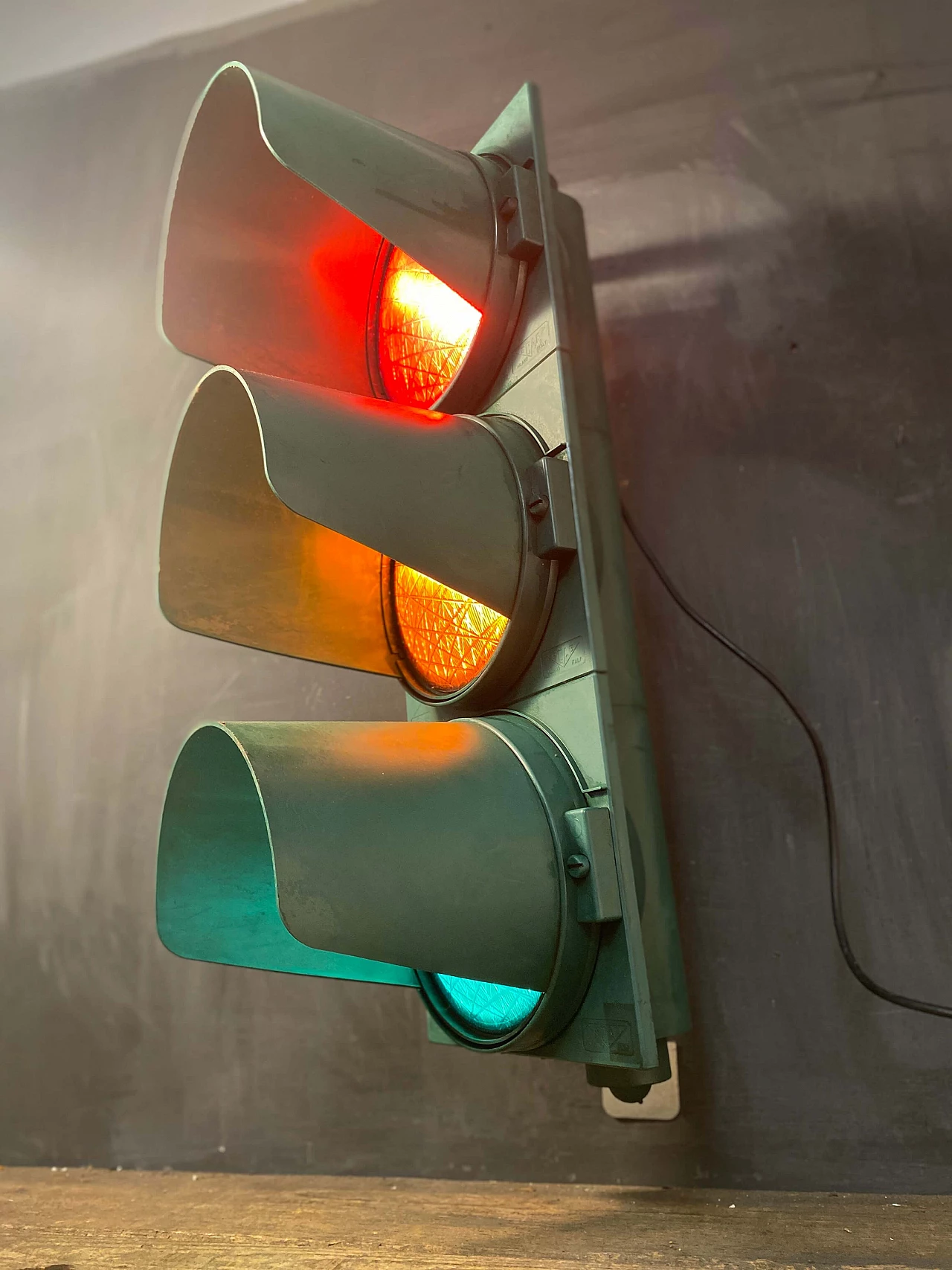Traffic light usable as a wall lamp, 1990s 8