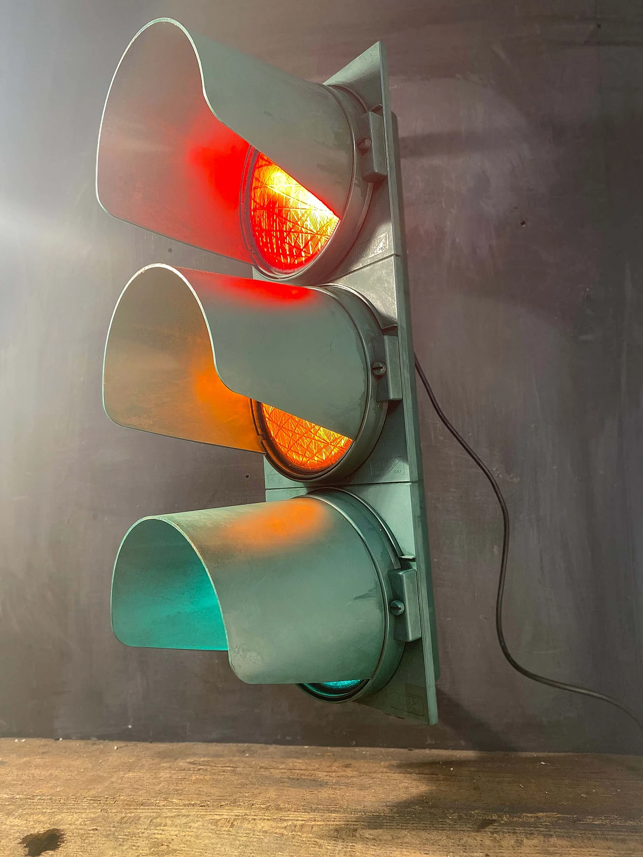 Traffic light usable as a wall lamp, 1990s 9