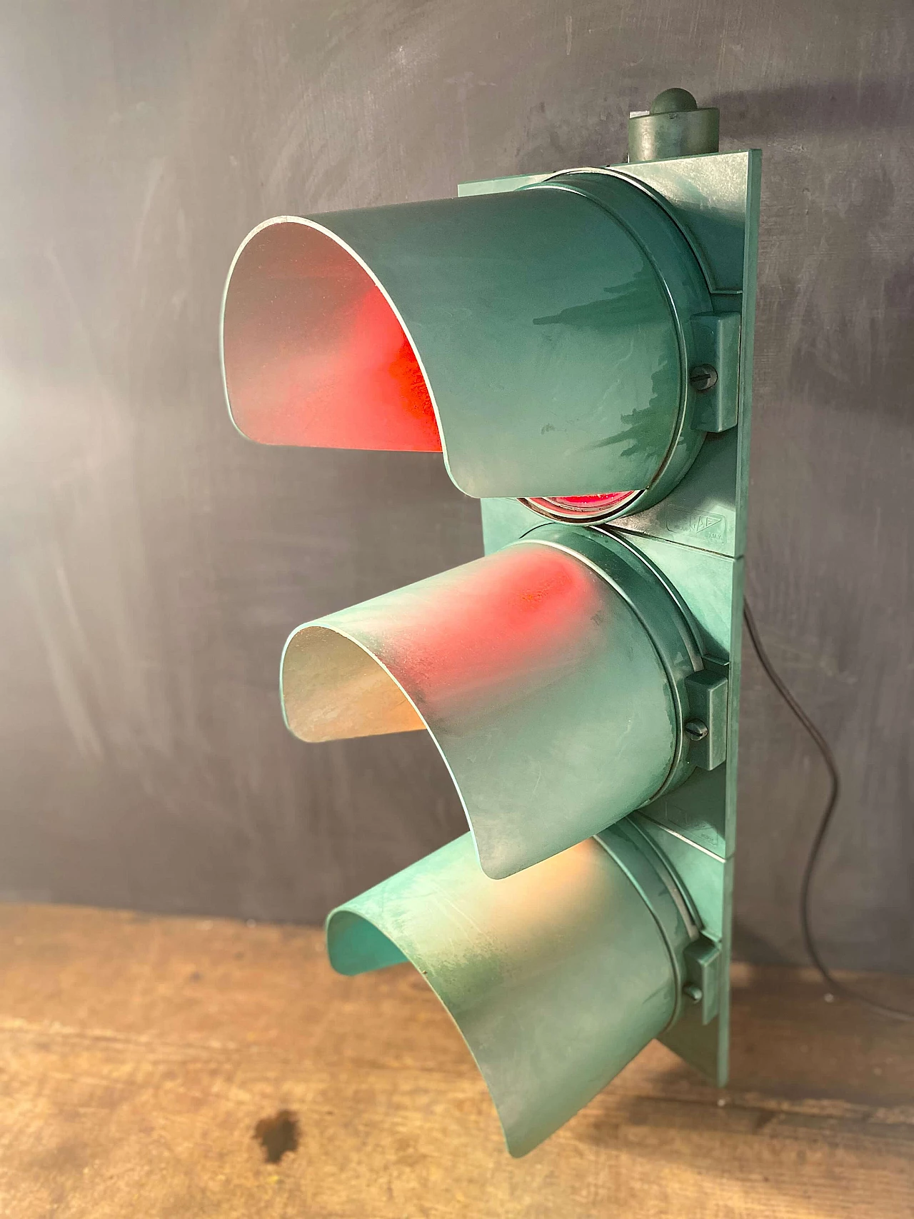 Traffic light usable as a wall lamp, 1990s 12