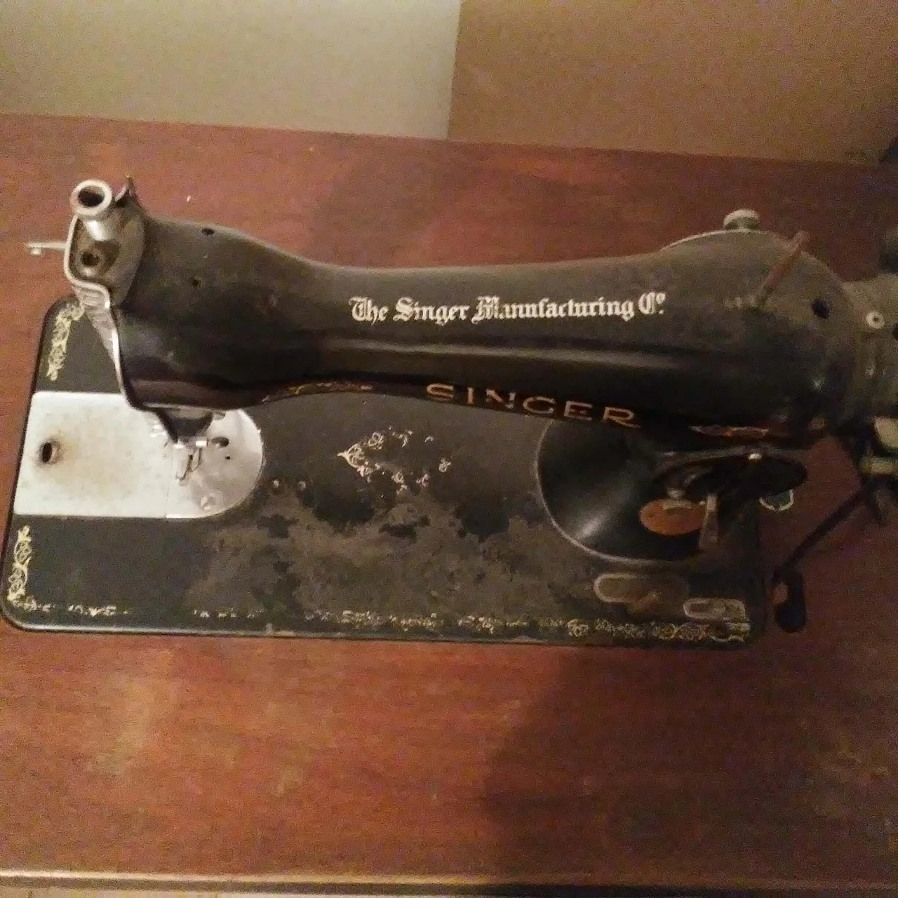 Tavolo con macchina da cucire Singer, anni '30 6