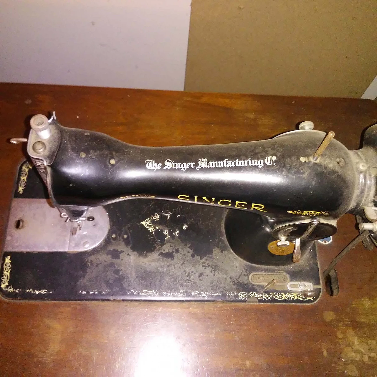 Tavolo con macchina da cucire Singer, anni '30 7