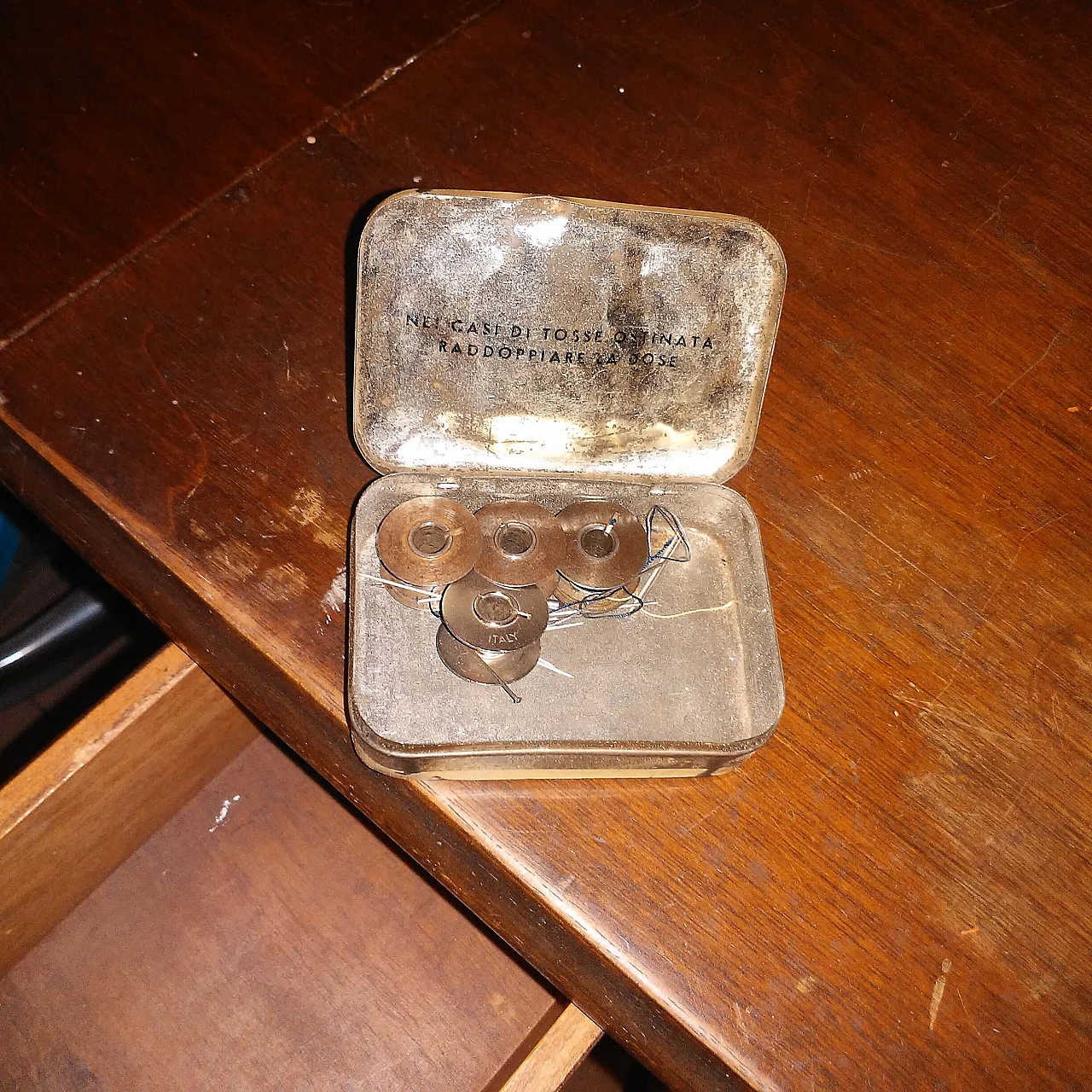 Tavolo con macchina da cucire Singer, anni '30 8