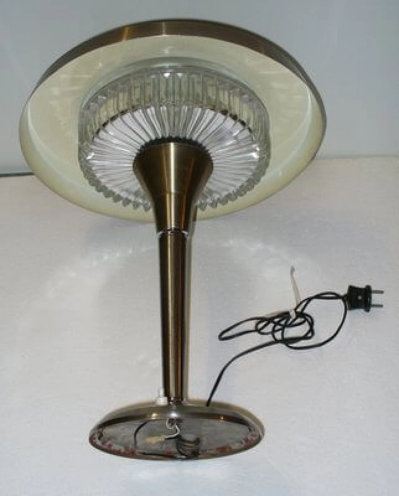 Lampada da tavolo in alluminio attribuita ad  Artemide, anni '50 3