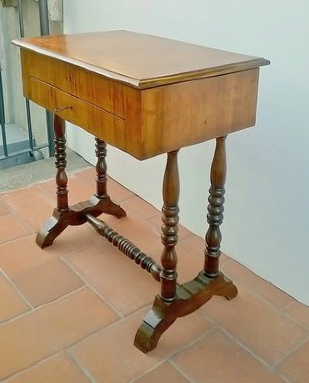 Tavolo da cucito in noce massello tornito, fine '800 2