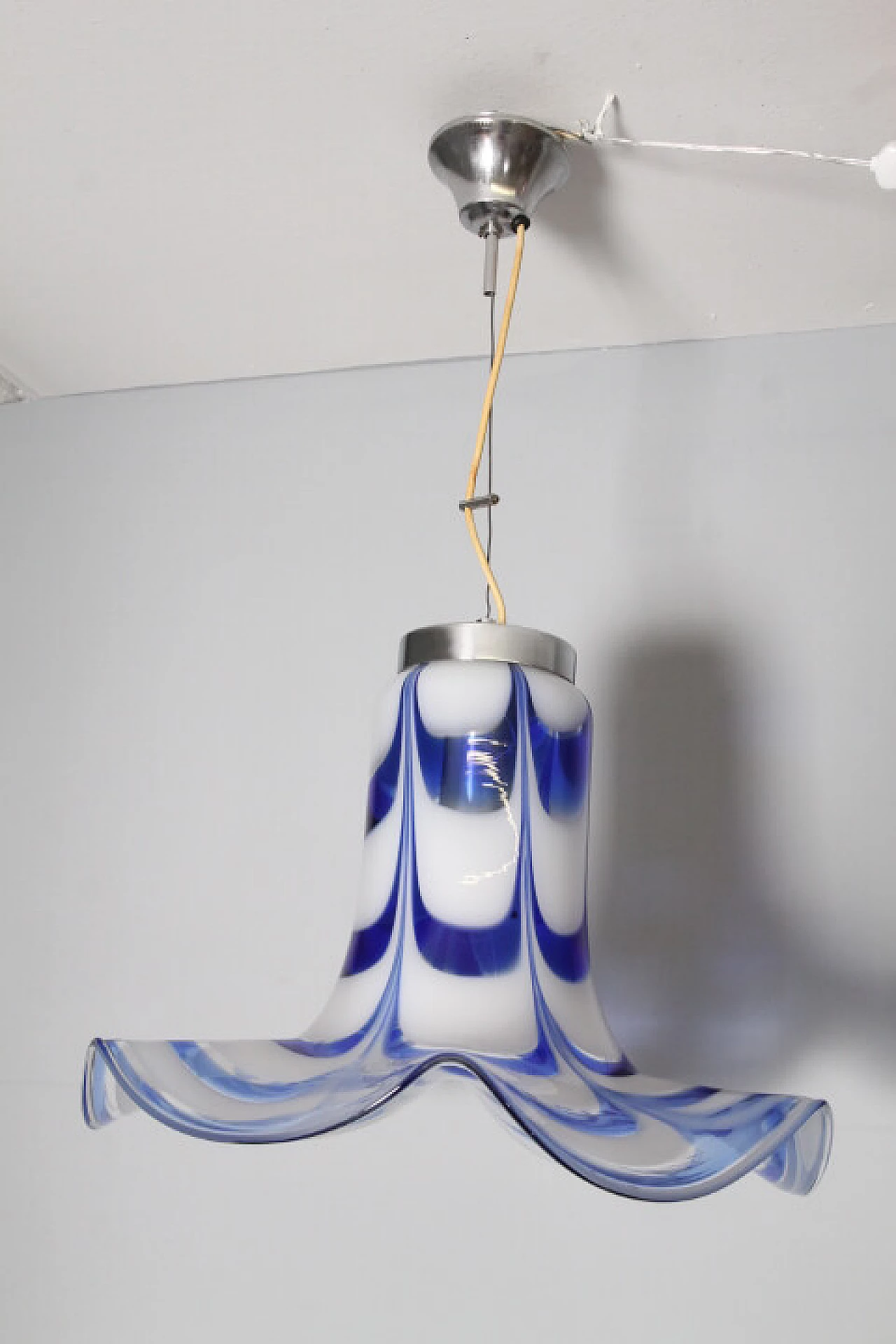 Flower-shaped lamp in blue and white glass by Mazzega, 1970s 8