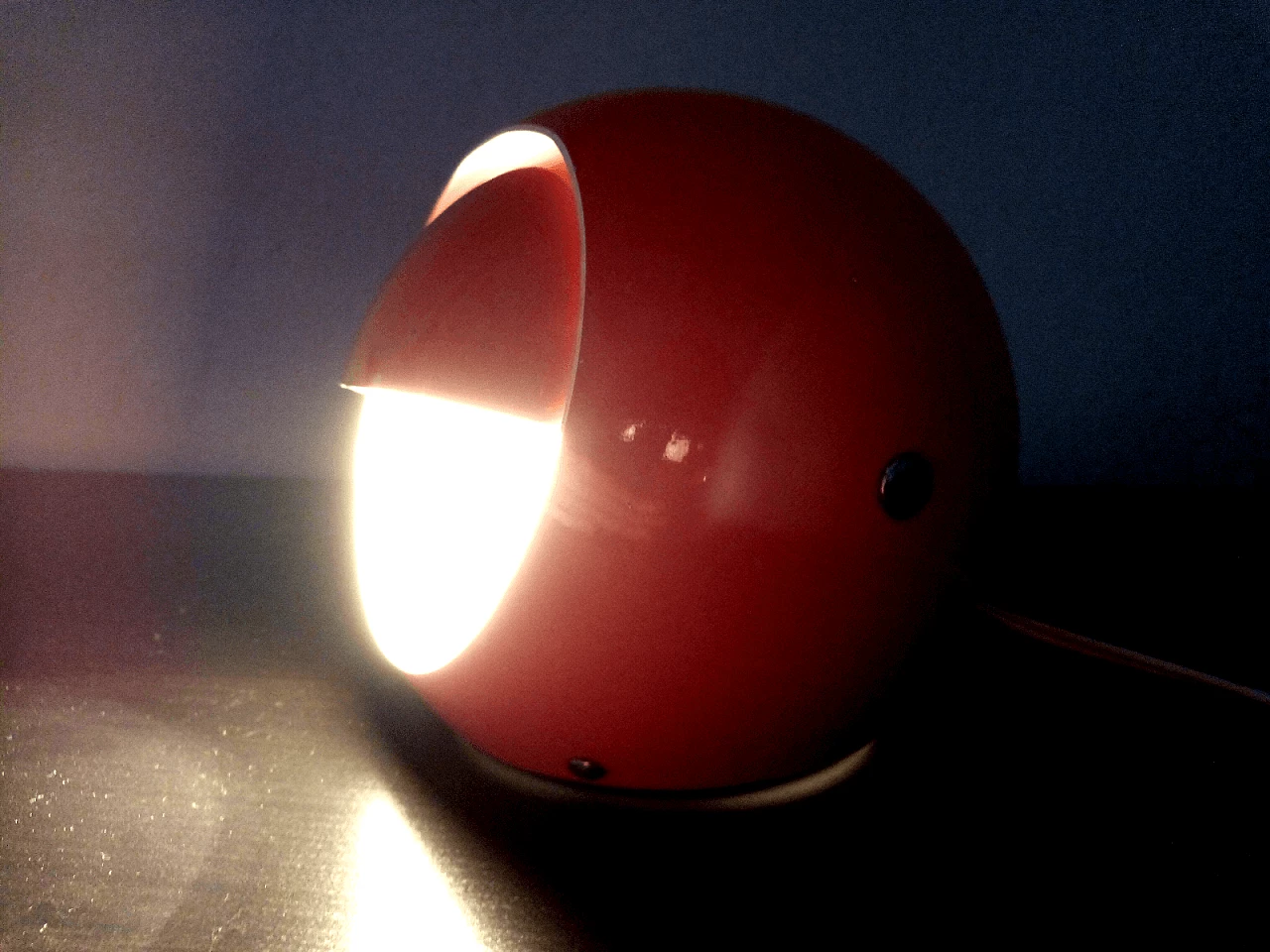 Red metal table lamp by Stilux, 1970s 11
