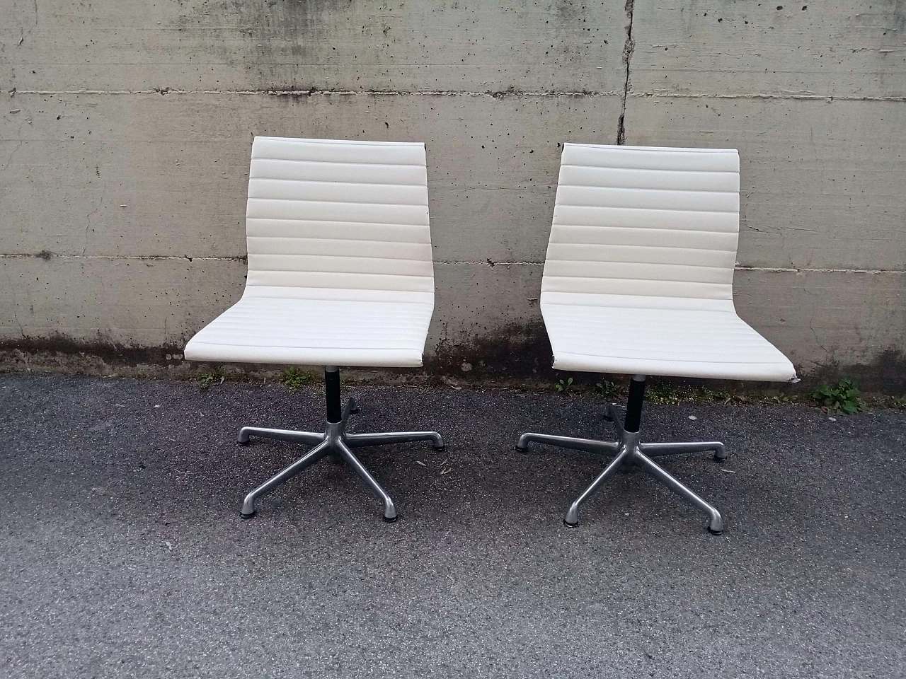 Pair of EA108 Herman Miller chairs by Charles and Ray Eames, 1980s 1