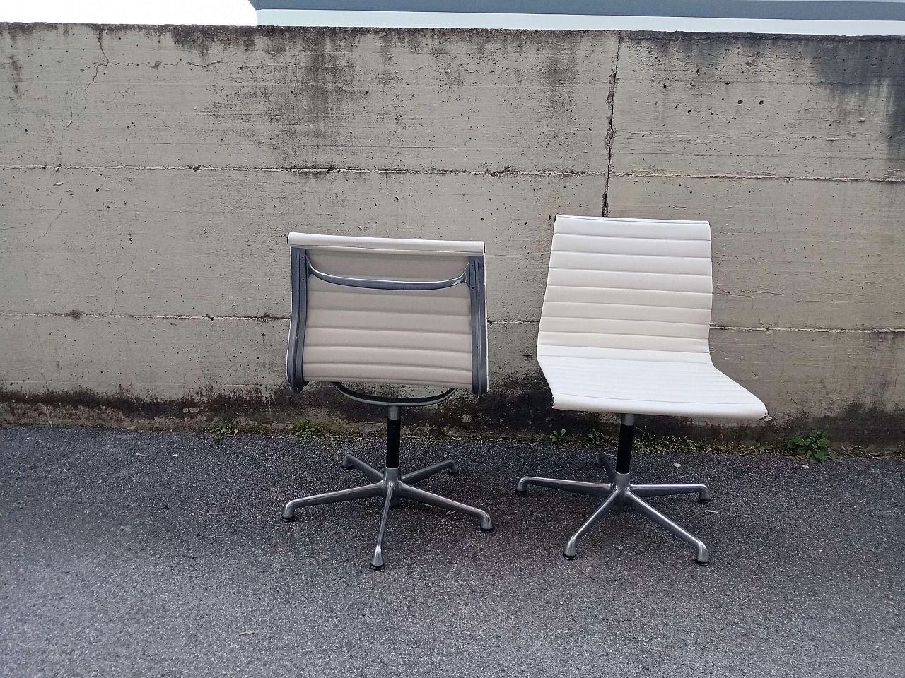 Pair of EA108 Herman Miller chairs by Charles and Ray Eames, 1980s 4