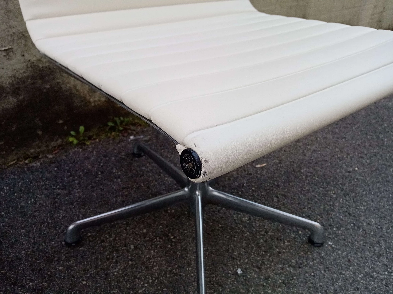 Pair of EA108 Herman Miller chairs by Charles and Ray Eames, 1980s 6