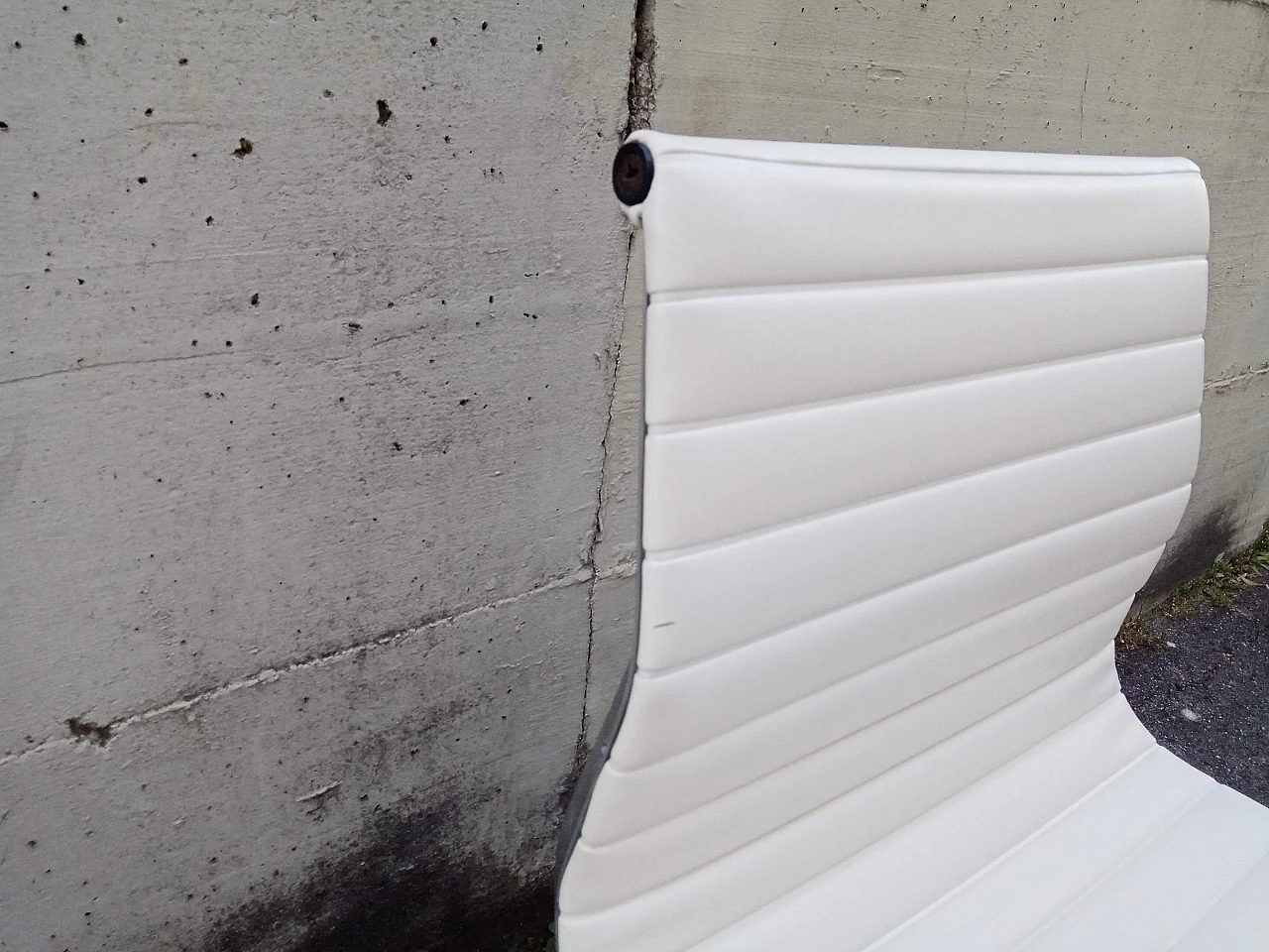 Pair of EA108 Herman Miller chairs by Charles and Ray Eames, 1980s 8