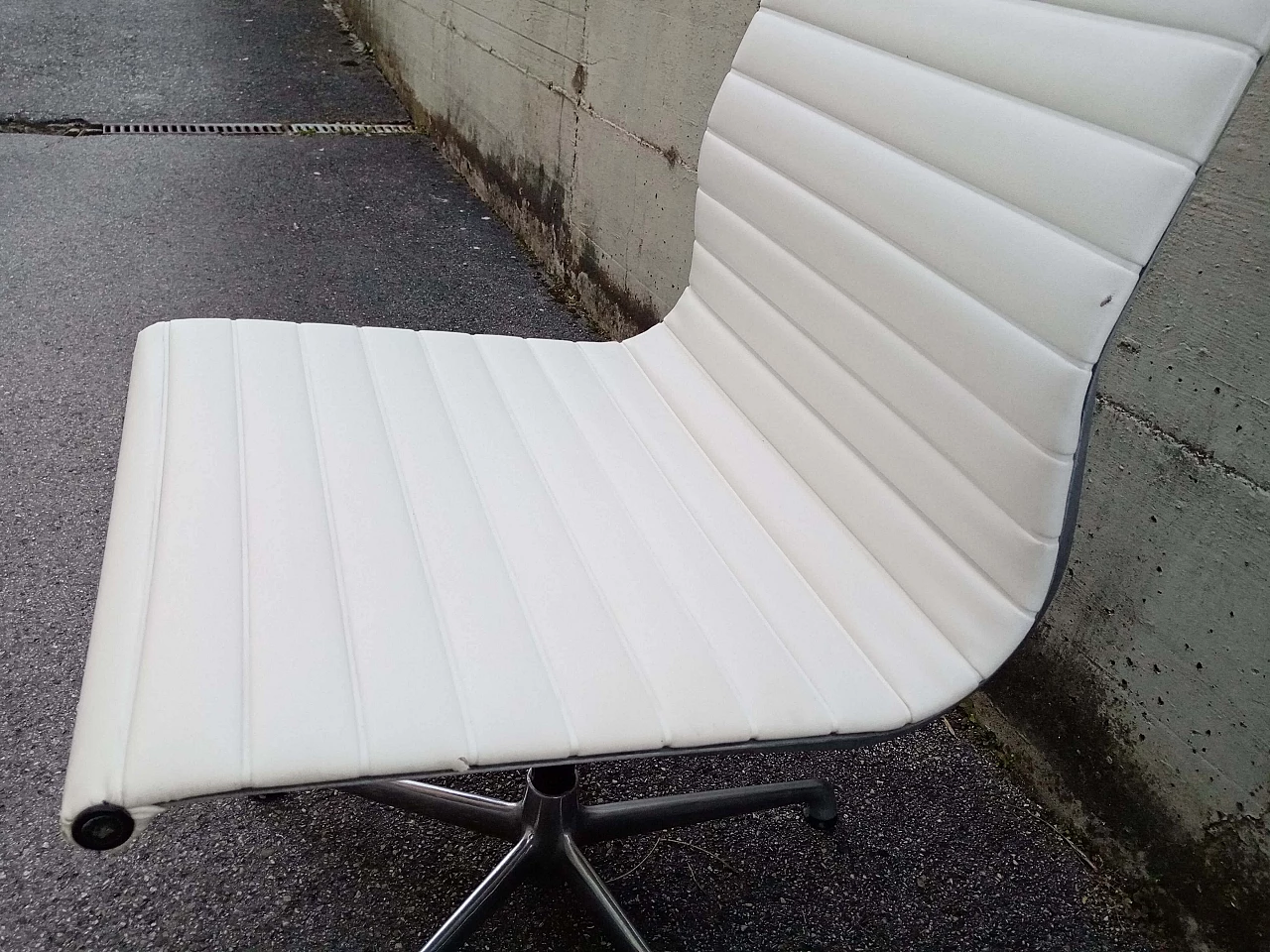 Pair of EA108 Herman Miller chairs by Charles and Ray Eames, 1980s 10