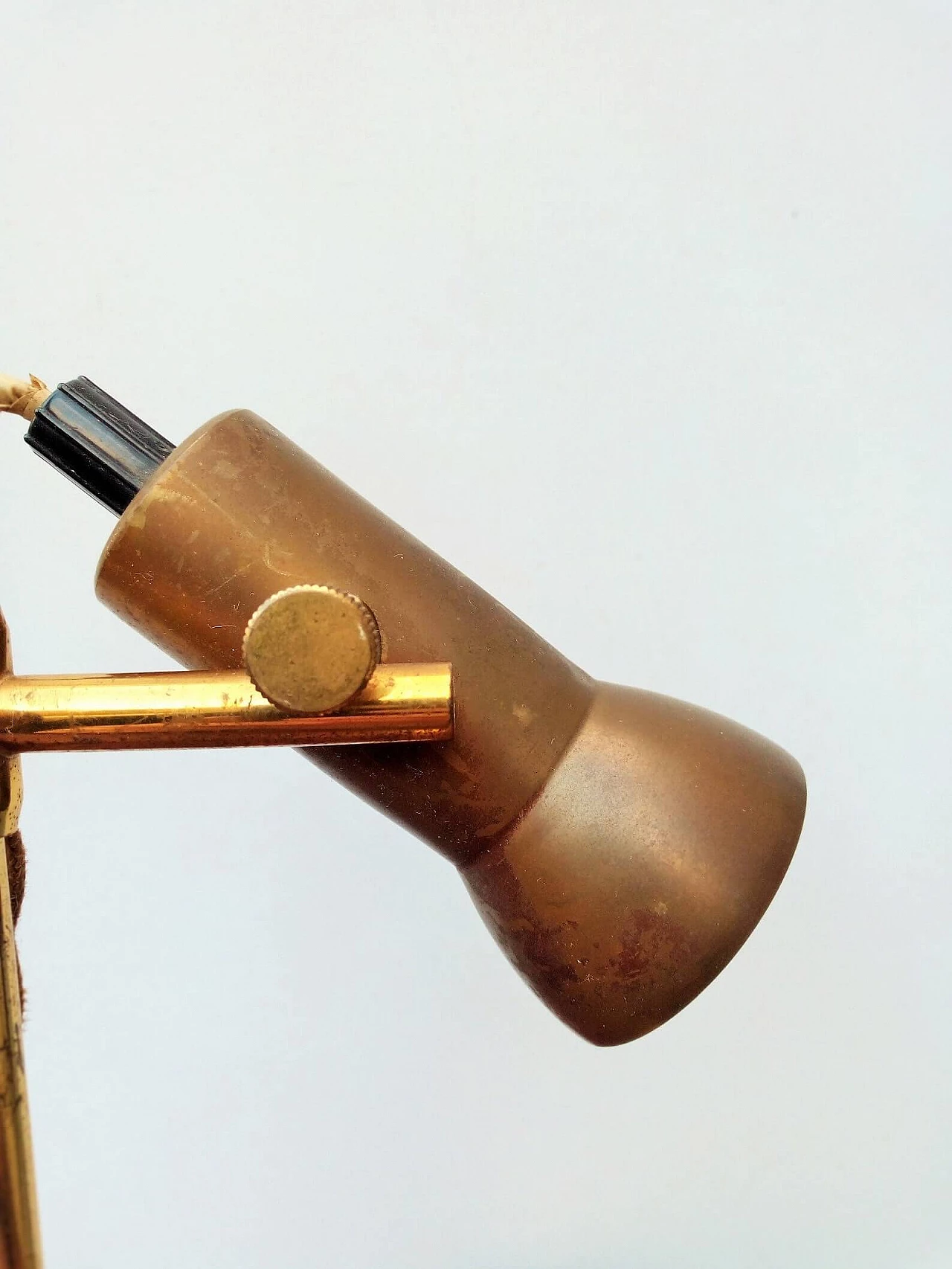 Lampada da tavolo in ottone attribuita a Gino Sarfatti, anni '50 1