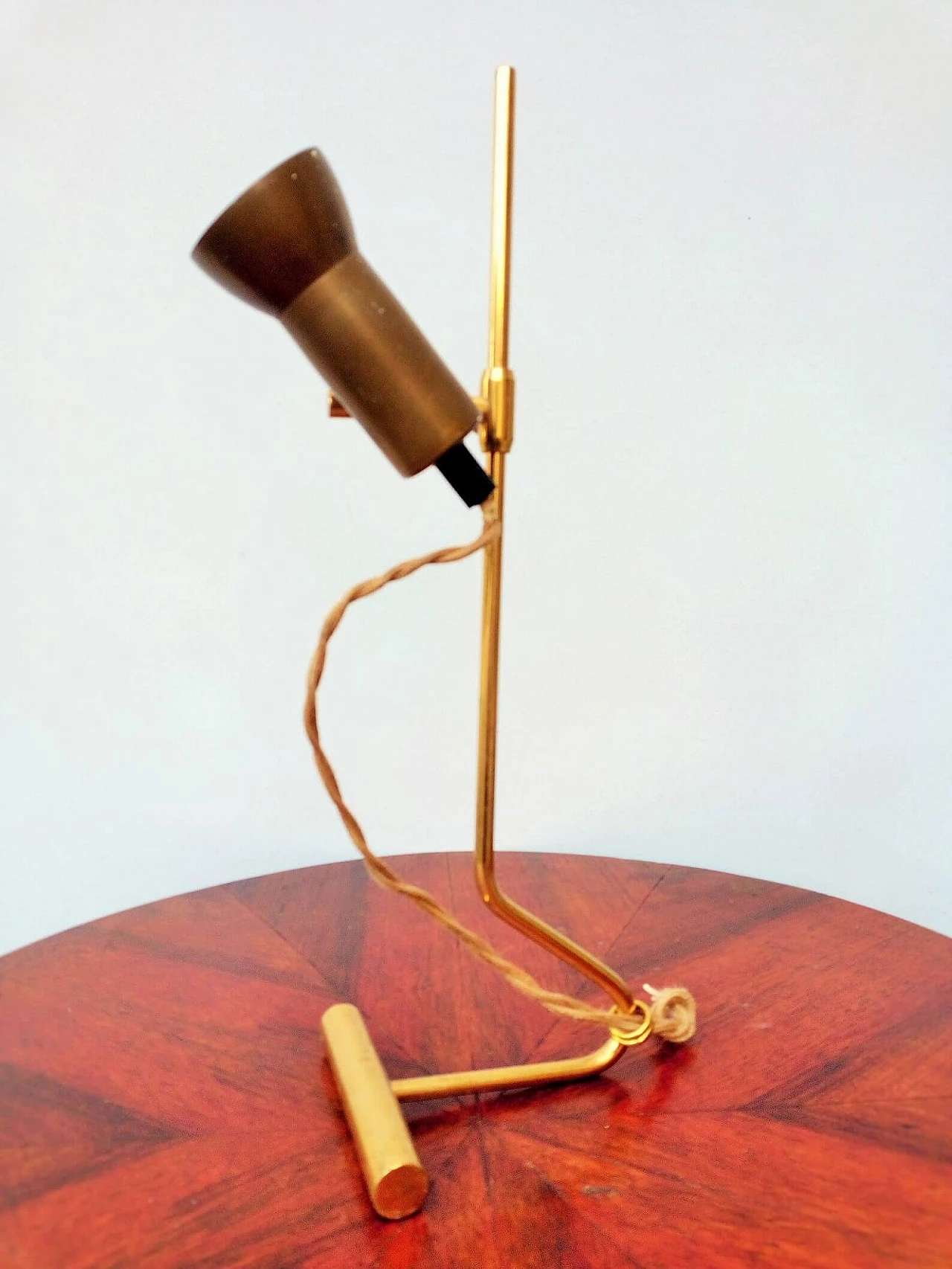 Lampada da tavolo in ottone attribuita a Gino Sarfatti, anni '50 3