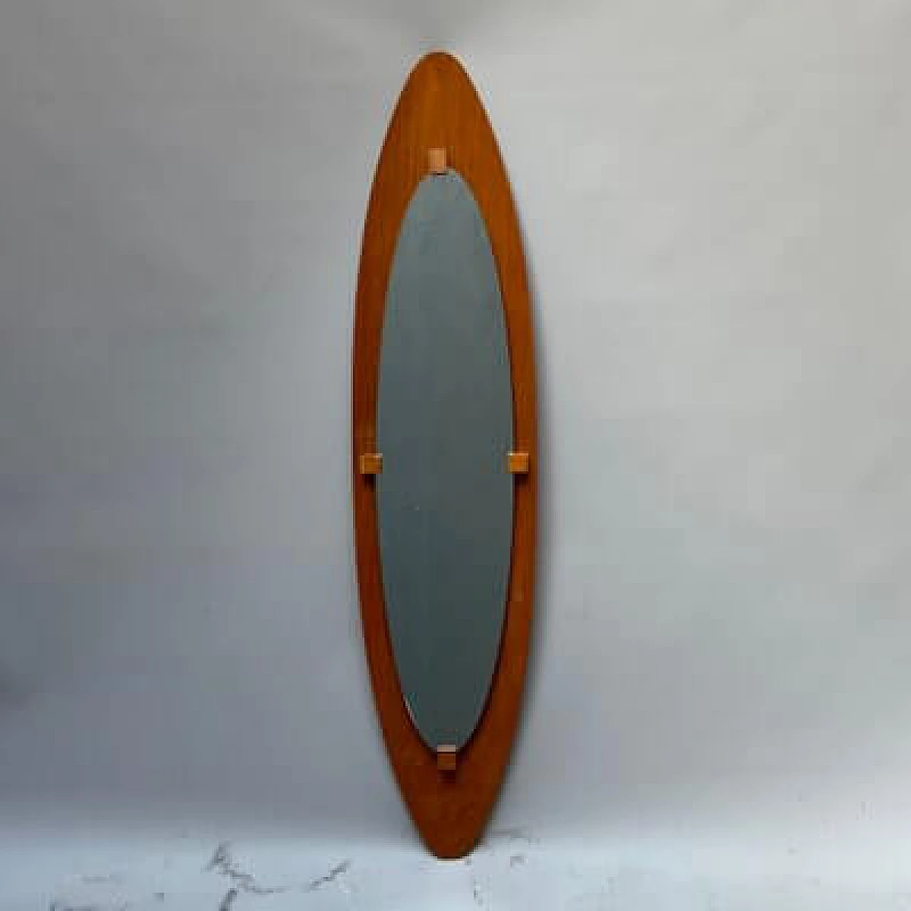 Specchio ovale con cornice in legno, anni '50 1