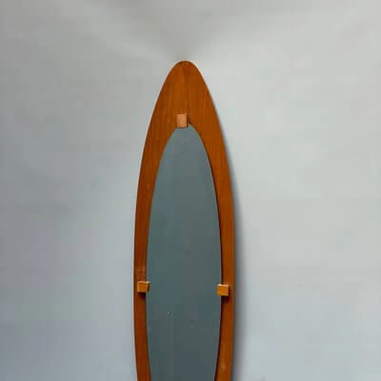 Specchio ovale con cornice in legno, anni '50 2